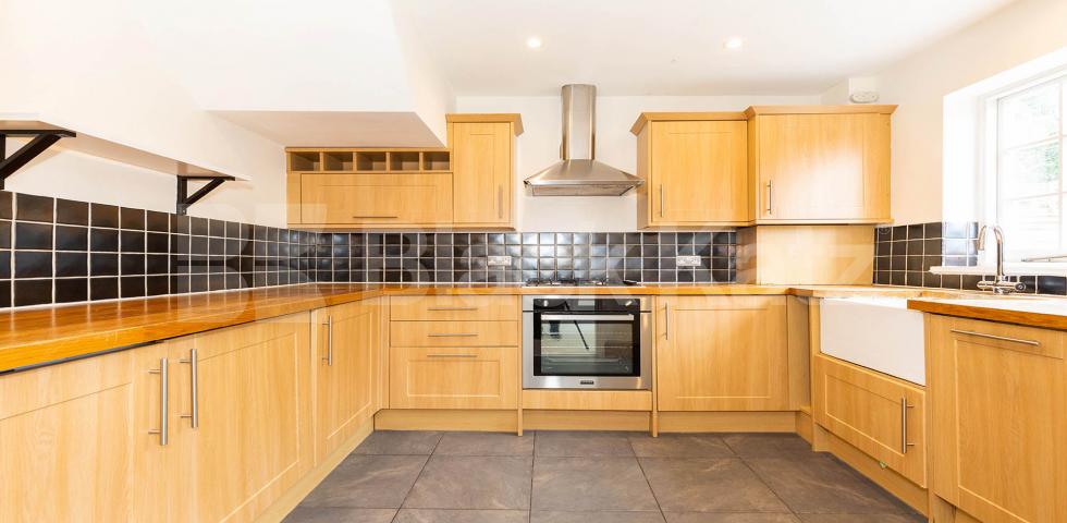 			4 Bedroom, 1 bath, 1 reception House			 Cascade Avenue, Muswell Hill